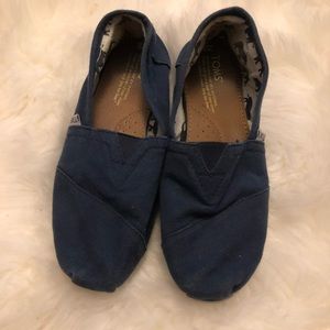 Navy blue toms